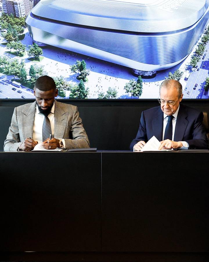 Así fue la presentación de Rüdiger: el detalle con el que se ganó al madridismo, descarta histórico dorsal y lució la bandera de Sierra Leona