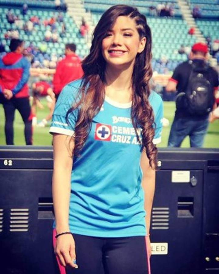 Michelle Pérez, la aficionada más sexy de Cruz Azul que sueña con el título
