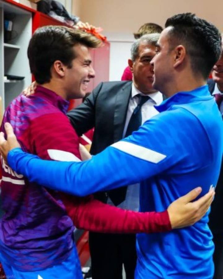 Dando el ejemplo: así fue el primer día de Xavi Hernández como entrenador del Barcelona y su bienvenida