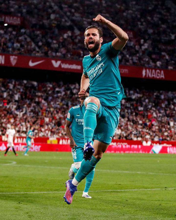 Las fotos de la increíble remontada del Real Madrid: Alaba celebra con otra silla y la bronca de Vinicius