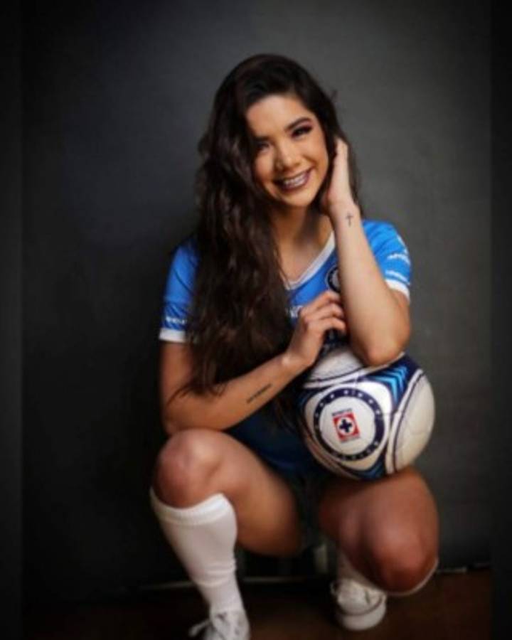 Michelle Pérez, la aficionada más sexy de Cruz Azul que sueña con el título