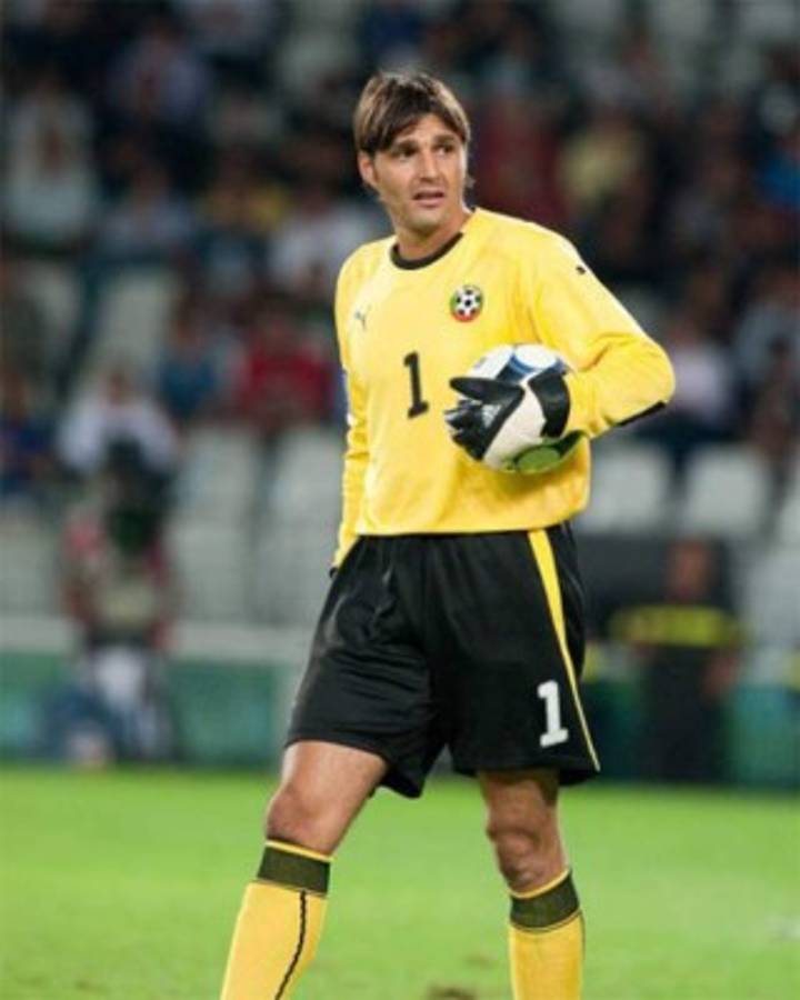 Estos son los grandes porteros que también son goleadores