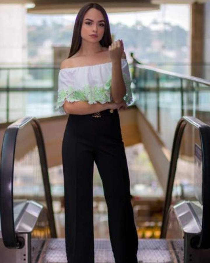 Así es Melissa Handal, la hermosa presentadora de TV y 'barbie' de Instagram