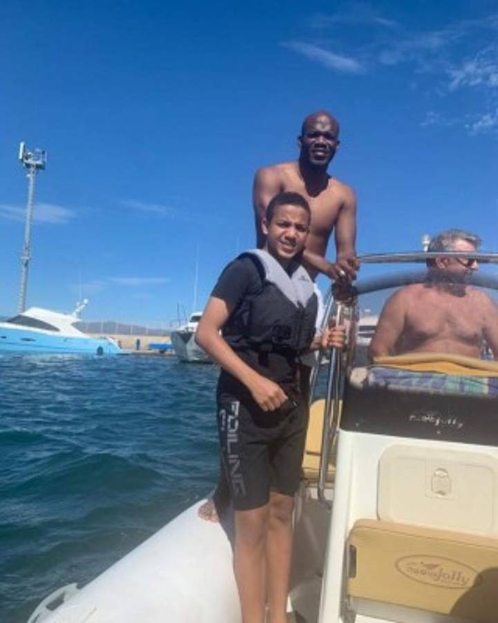 ¡De lujo! Las vacaciones del hondureño David Suazo en familia en la isla de Cerdeña