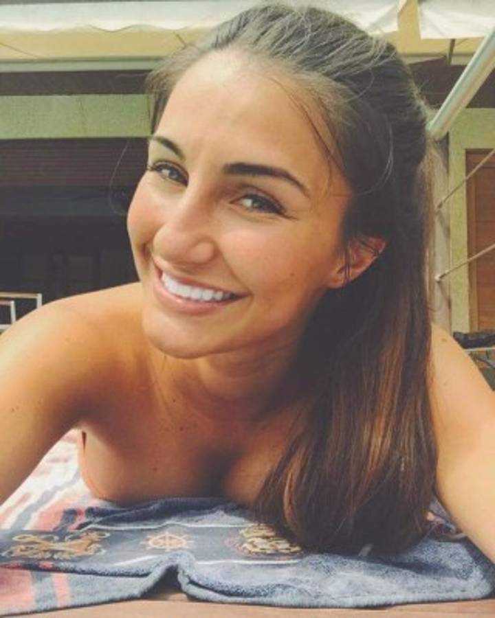 La bella Adriana Pozueco, novia de Theo Hernández, disfruta de Abu Dhabi