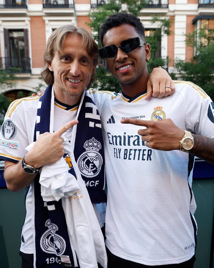 Real Madrid montó un fiestón en Cibeles: el puro de Ancelotti, Camavinga lidera los bailes y la despedida de Kroos