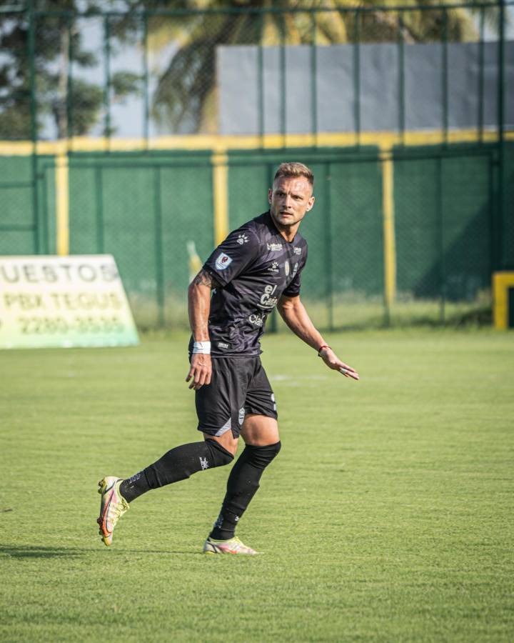 Tres hondureños y dos de la élite sudamericana: los futbolistas debutantes en la Liga Nacional en el Clausura 2024