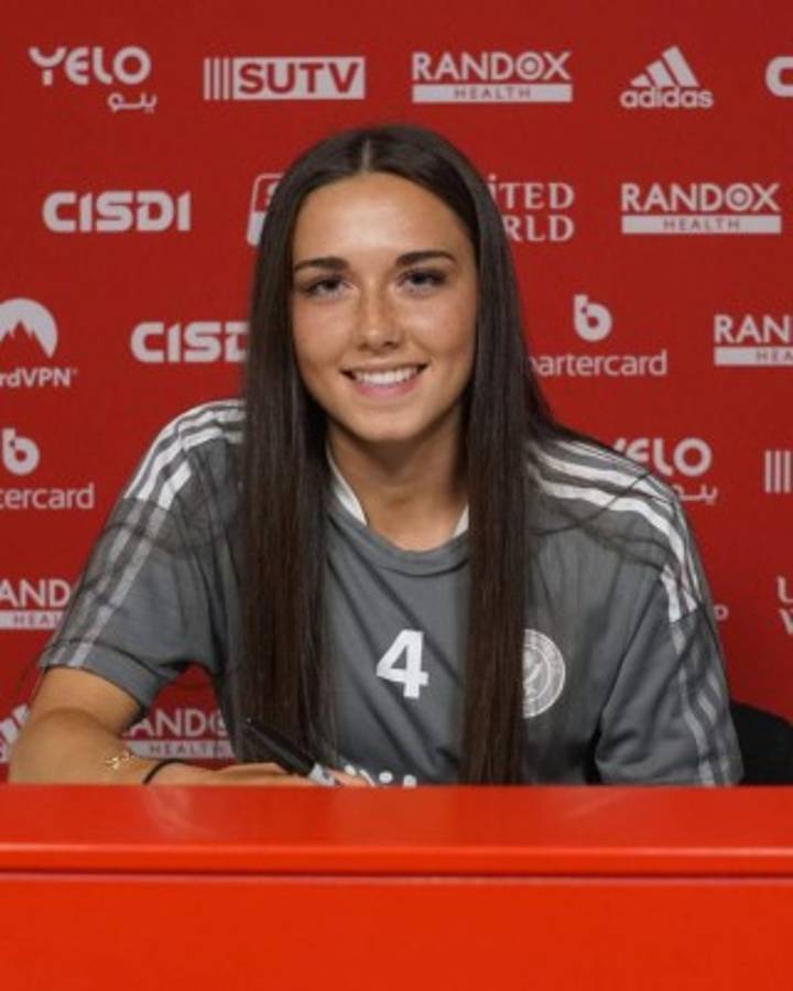 Así es Tara Bourne, la preciosa defensora del Manchester United que enamora en Inglaterra