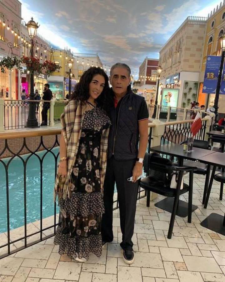 ¿Cuántos años le lleva? Ex comentarista de TUDN es tildado de Sugar Daddy por la espectacular novia que tiene