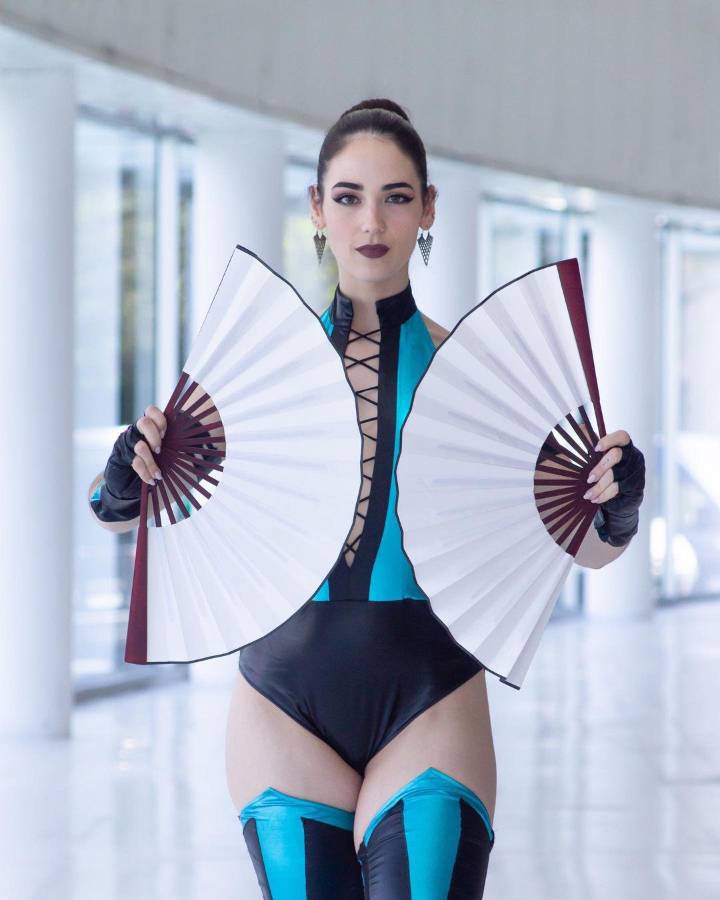 Conoce a la artista marcial y cosplayer española que cautiva con su talento y su gran condición física