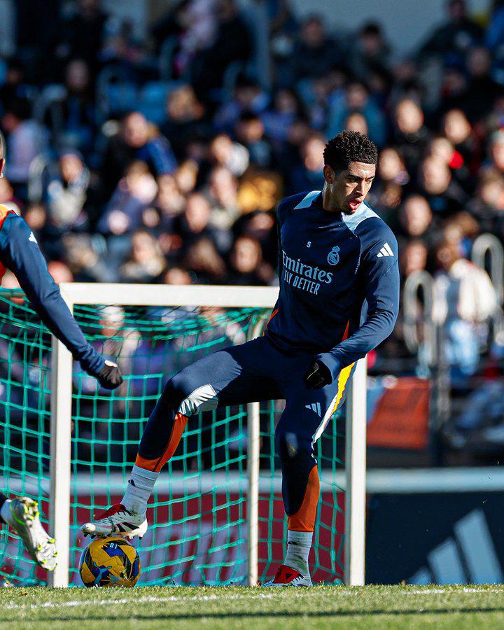 Real Madrid entrena a puerta abierta: Vinicius recibe premio y futbolista sorprende al entrenar después de un año sin jugar