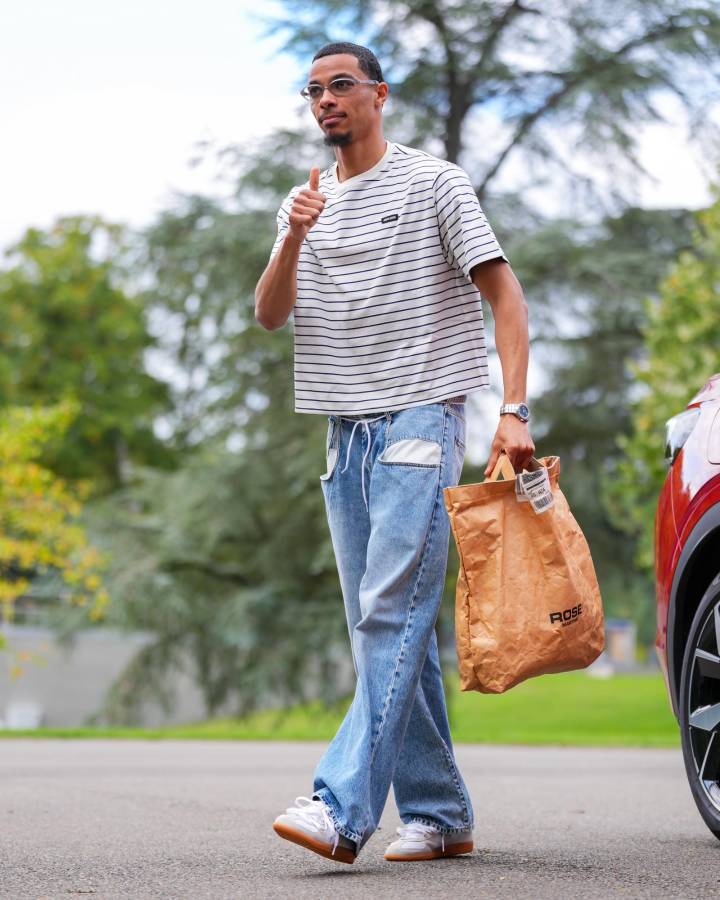 Camavinga superó a Koundé y agita las redes: así llegaron los jugadores de Francia y el look de Mbappé