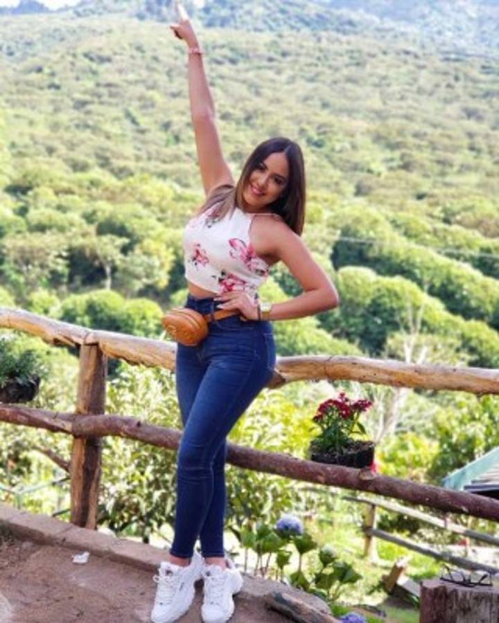 ¡Ardiente! Esposa de jugador salvadoreño enciende las redes sociales con sus picantes fotos