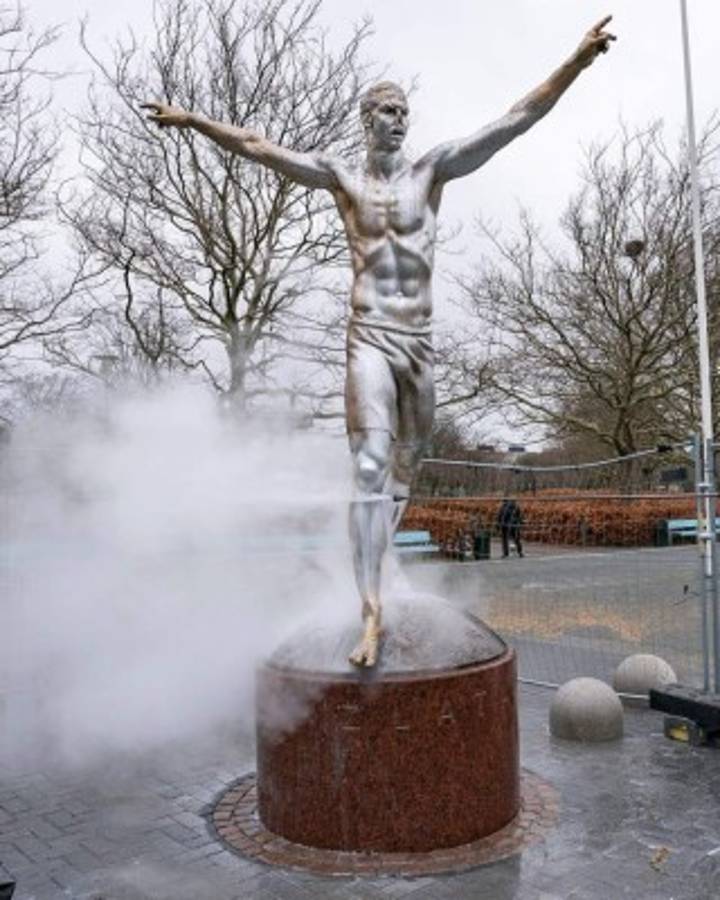 No paran: La estatua de Ibrahimovic sufre nuevo vandalismo y esta vez le cortan la nariz   