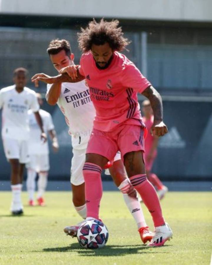 Real Madrid presume su nuevo uniforme en un 'colectivo' y Zidane da pistas de su 11 ante el City