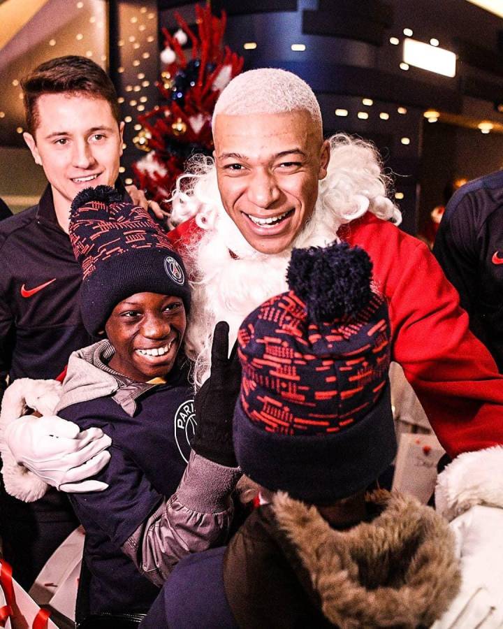 Brutal gesto de Mbappé y jugador del Barça sorprende: así pasan los cracks las fiestas de Navidad 2021