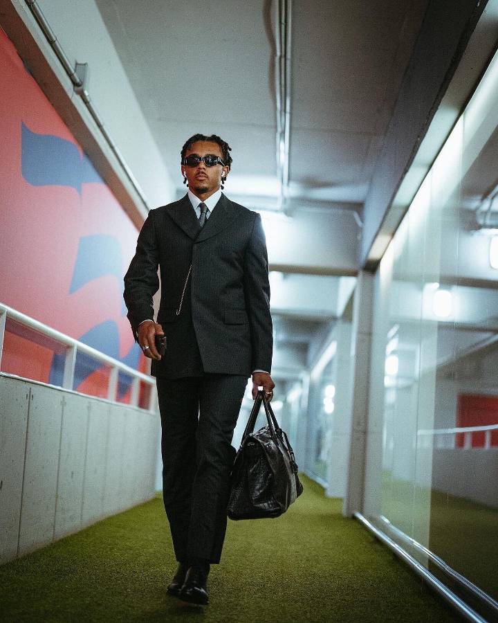 Koundé llegó con una falda a la concentración de Francia: “Me encanta buscarme a mí mismo”