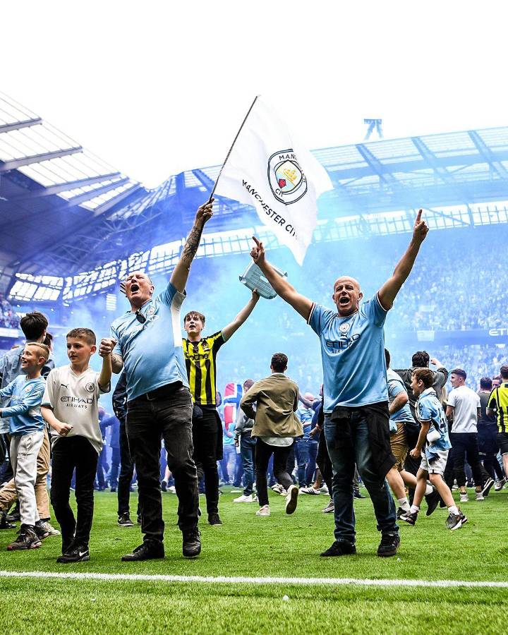 Así se festeja una Premier League: Guardiola llora y la tremenda locura en el City tras conseguir el título