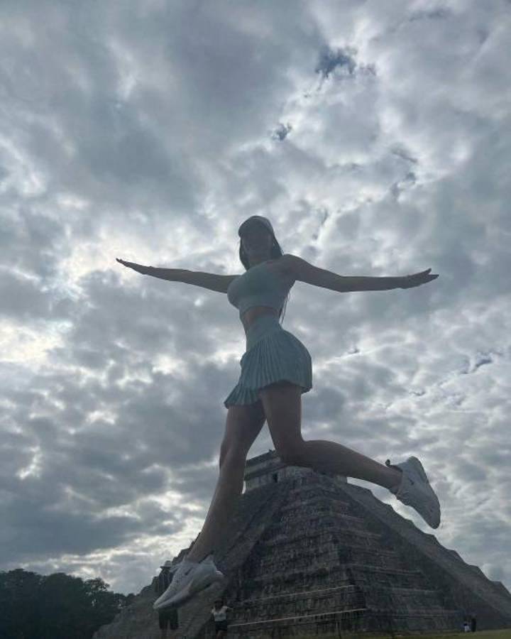 Choco Lozano y sus polémicas vacaciones con su bella novia tras no aceptar la convocatoria de Honduras para Copa Oro