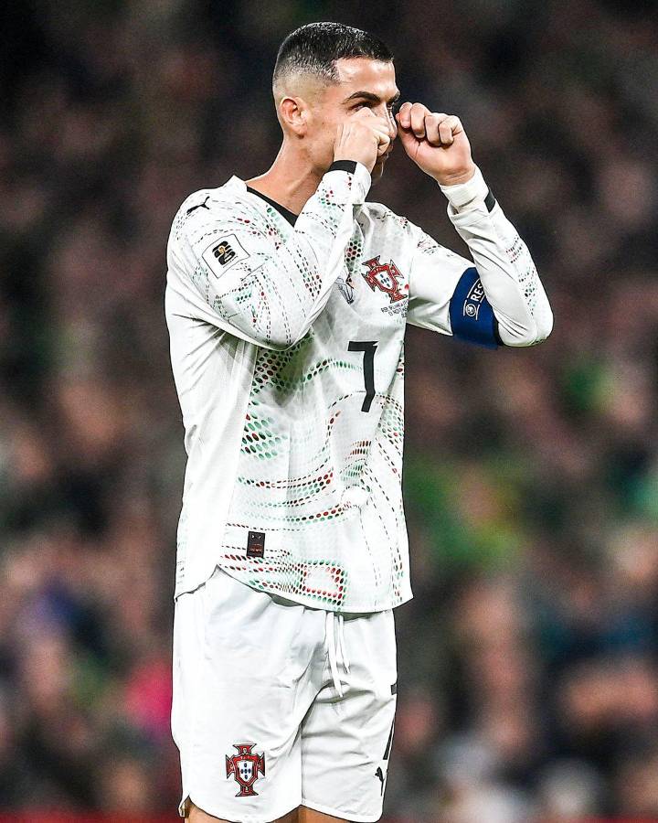 Cristiano Ronaldo recibe la peor burla tras ser expulsado, rompe un récord histórico y el feo gesto contra el árbitro