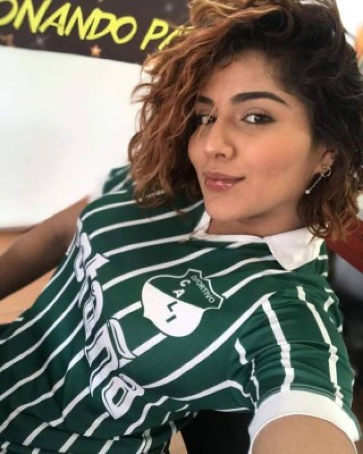 Mujer de palabra: Presentadora colombiana e hincha del Deportivo Cali se quita todo por apuesta