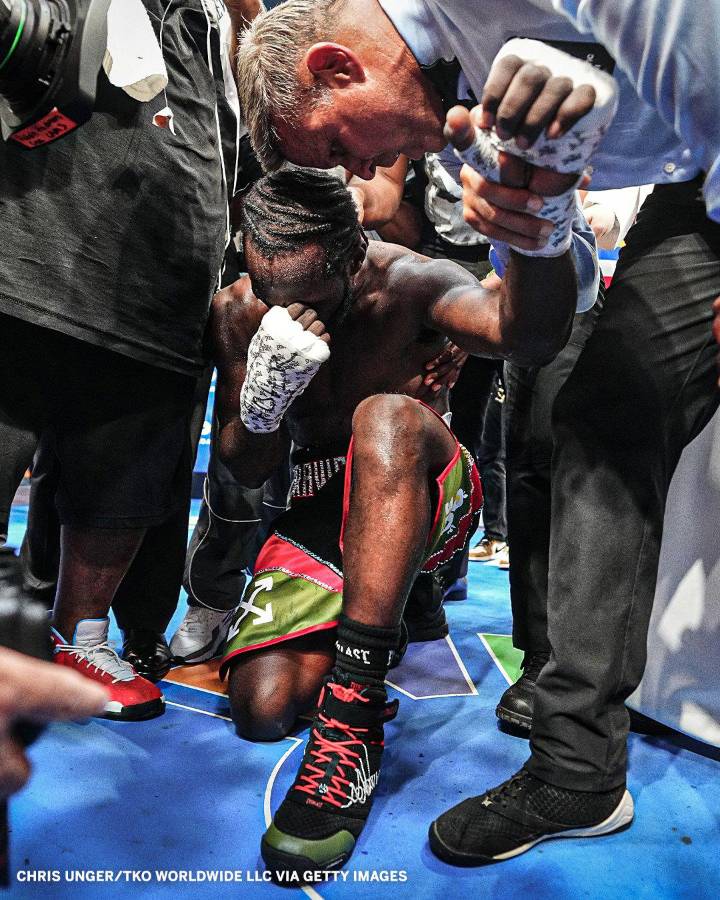 'Canelo' Álvarez fue humillado en Las Vegas, las celebridades presentes y, ¿por qué Crawford devolvió los cinturones?