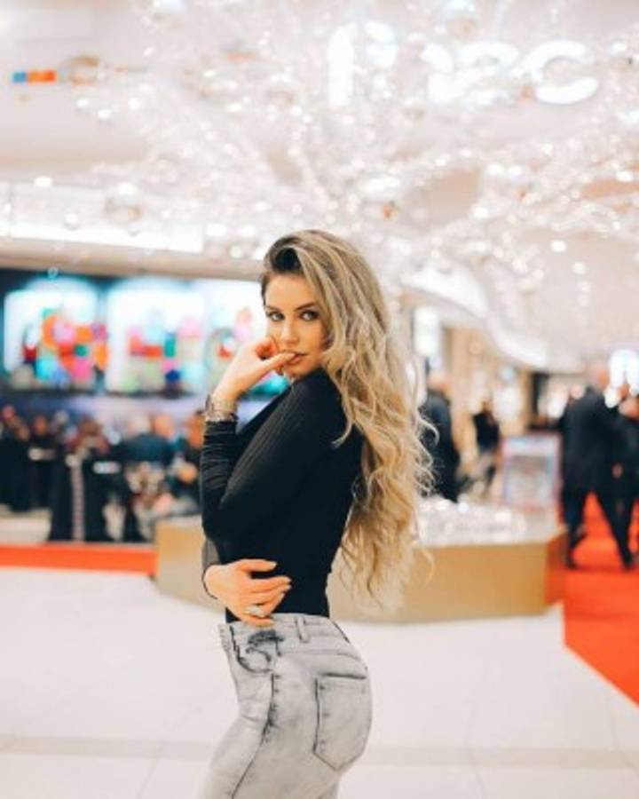 Aurela Skandaj: La belga que flechó a una promesa del fútbol mexicano