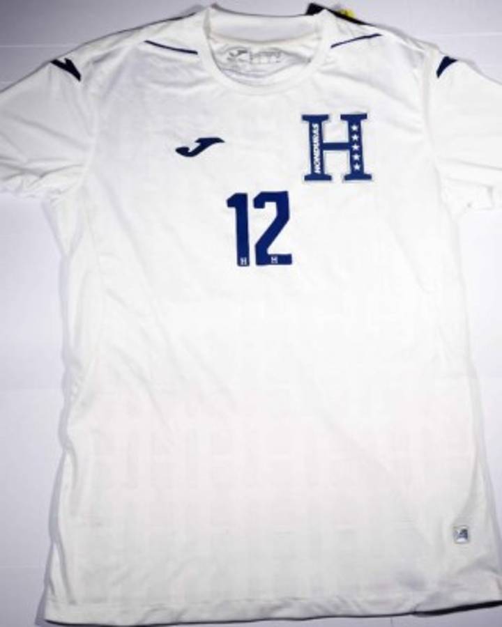 Las camisas de lujo que han donado los legionarios para ayudar a jugadores de la Liga de Ascenso