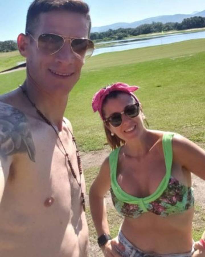 Las sensuales vacaciones de la pareja de Jonathan Rougier en Honduras