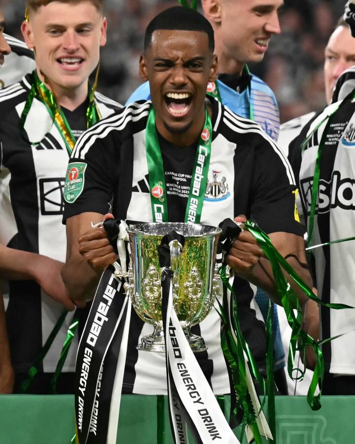 Así se festeja un título después de 70 años: los héroes del Newcastle y jugadores del Liverpool destrozados