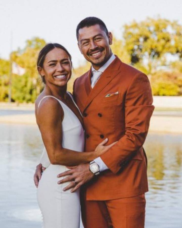 Las fotos de la boda de Roger Espinoza con la espectacular futbolista del Kansas City Femenino