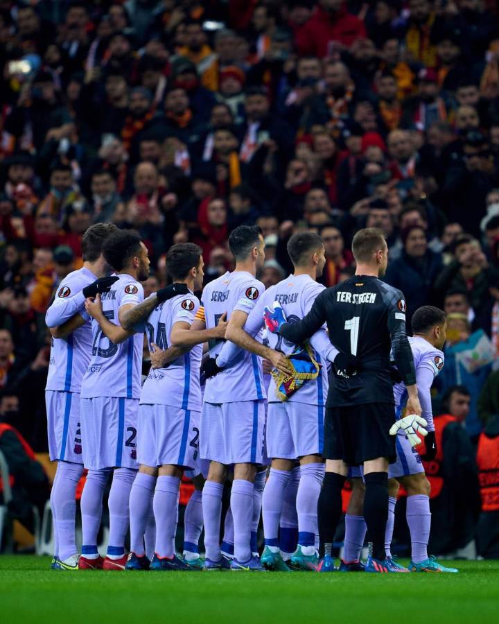 Pedri los dejó sembrados y ex del Barça en las gradas: así silenció el equipo de Xavi el infierno turco en la Europa League