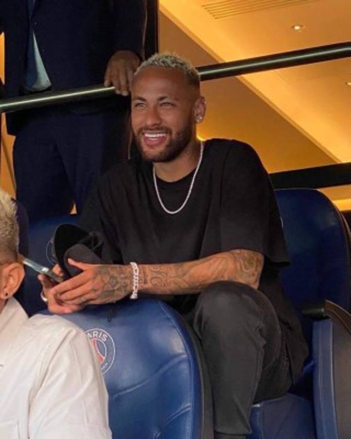 Éxtasis en París e invitado de lujo: así fue la presentación de Messi ante la afición del PSG en el Parque de los Príncipes  