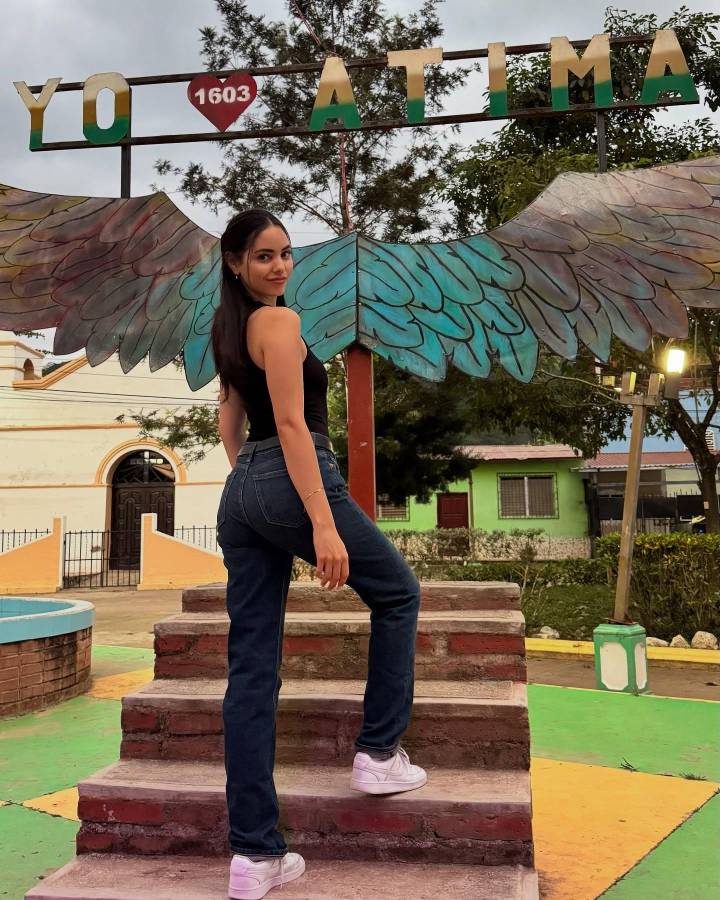 La Megan Fox hondureña que le robó el corazón a futbolista y lo sorprendió en pleno juego ¿A qué se dedica?