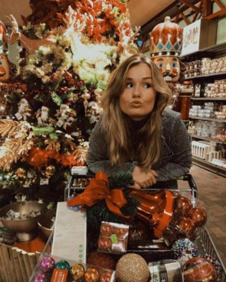 SEXY: Ella es Mikky Kiemeney, la novia del futbolista Frankie de Jong