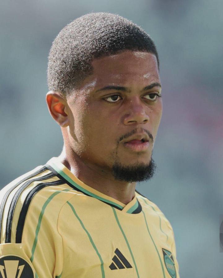 Concacaf: Futbolista de Jamaica renuncia a la selección y explica la inesperada razón: “Nos dan camisetas de mujer...”