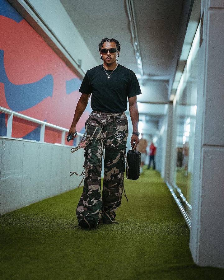 Koundé llegó con una falda a la concentración de Francia: “Me encanta buscarme a mí mismo”