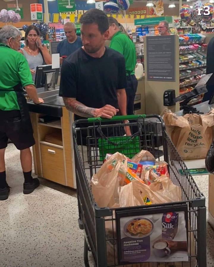 Messi haciendo compras en un supermercado de Miami: así fue captado con Antonela como cualquier simple mortal