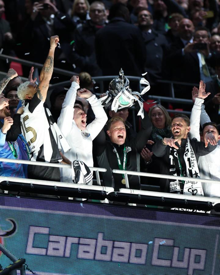 Así se festeja un título después de 70 años: los héroes del Newcastle y jugadores del Liverpool destrozados