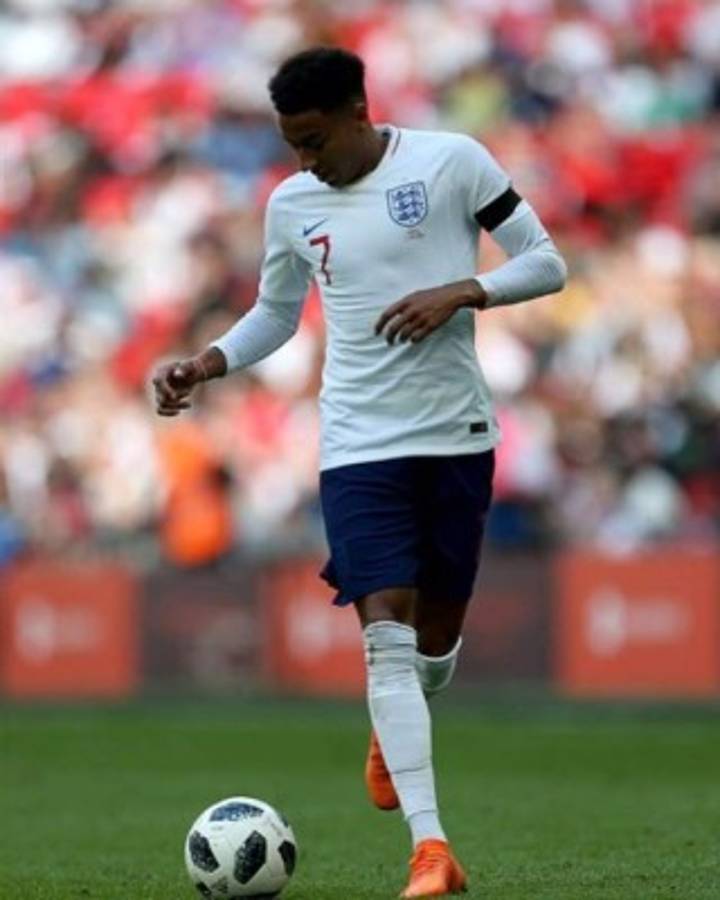 Jena Frumes, ex novia de jugador del Manchester United se divierte en Roatán