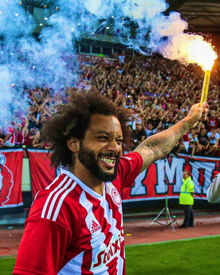 El nuevo dios del Olimpo: la brutal presentación de Marcelo con el Olympiacos de Grecia y bailando junto con sus hijos