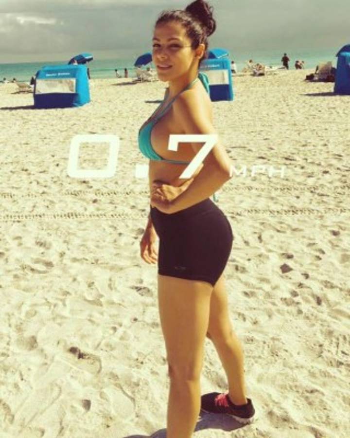 ¡Infartante! Así disfruta de la playa y el sol Nathalia Casco