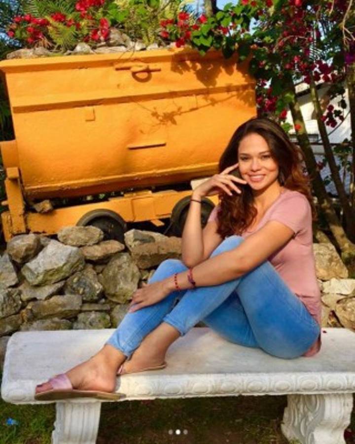 ¡Qué calor! Así fueron las vacaciones de verano de Sirey Morán, la sexy seguidora de Real España