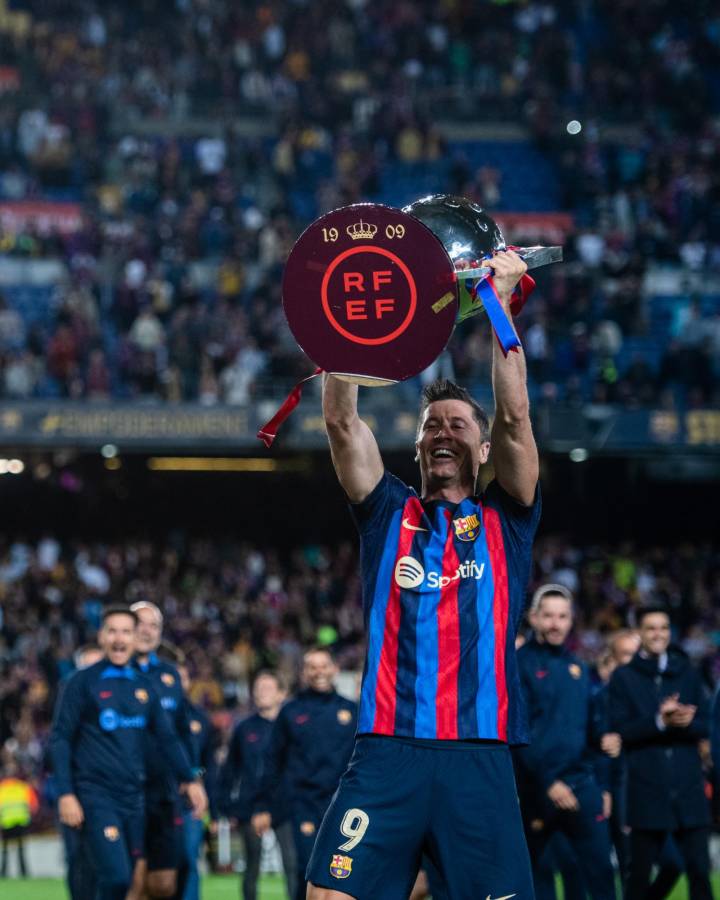 Barcelona celebra el título de campeón de LaLiga: pasillo, “nuevo” mediocampista y Busquets lideró la fiesta