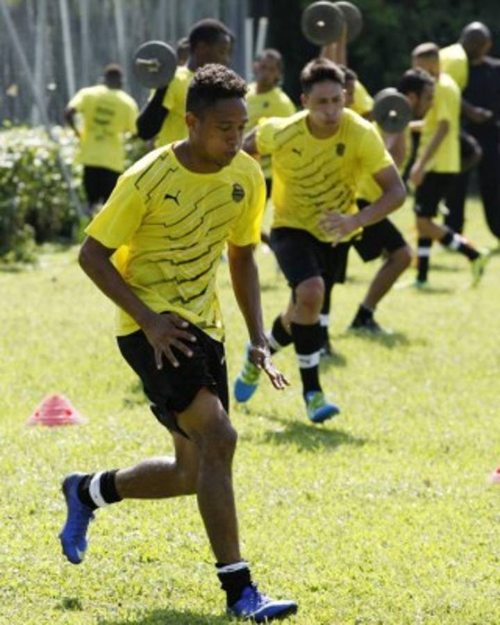 MERCADO: Olimpia y Marathón confirman baja, hondureño a Manchester