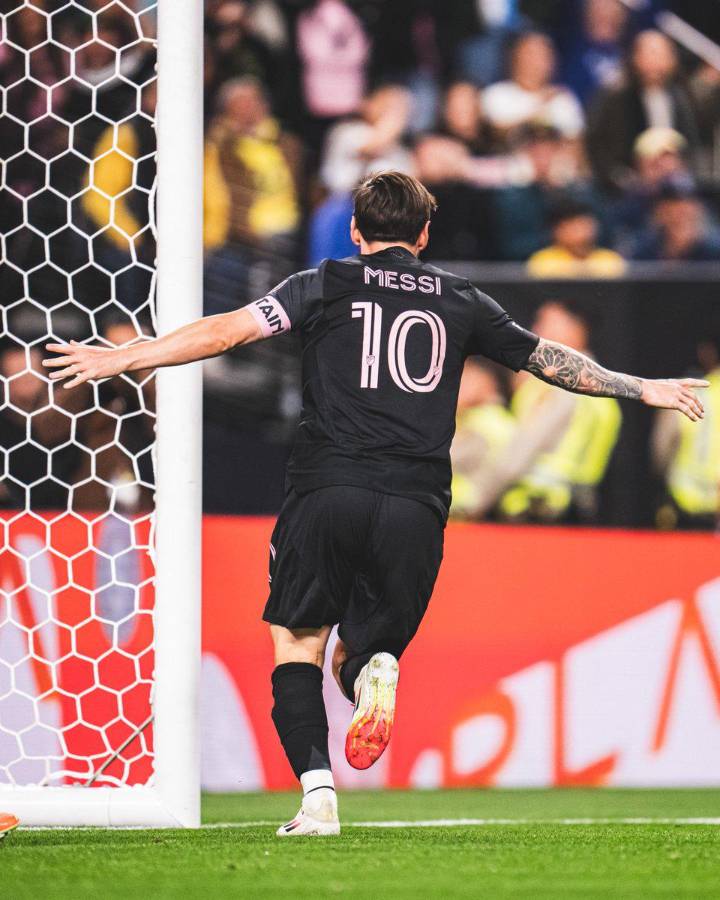 Messi vivió a lo grande su debut en 2025 durante el juego Inter Miami vs América y lo acompañó la polémica