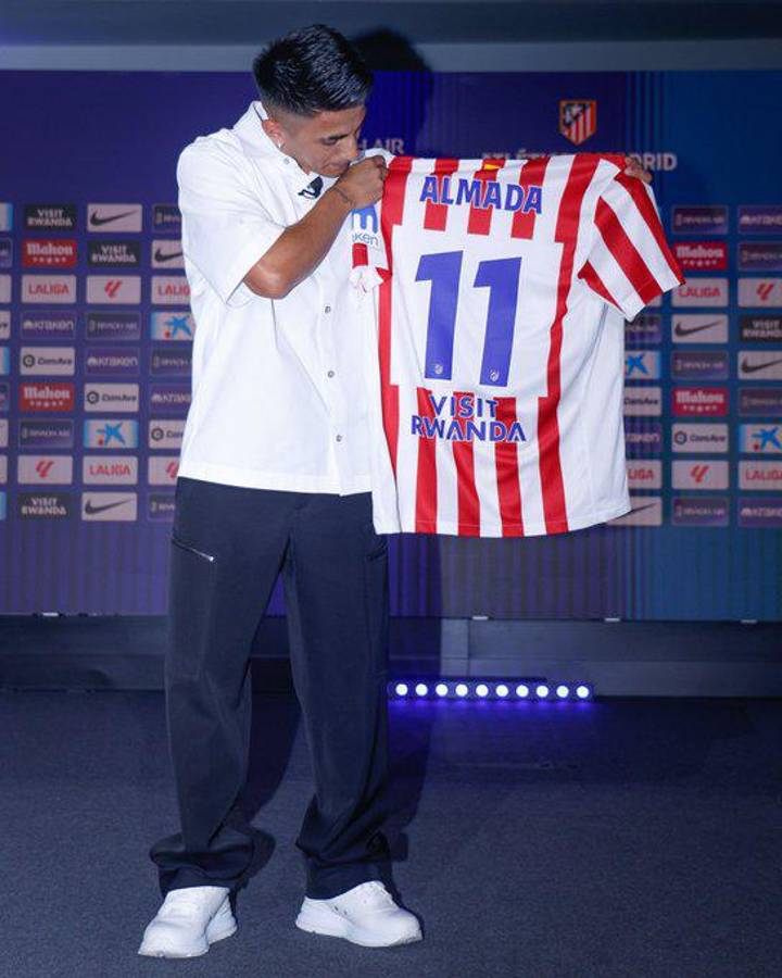 Cristiano Ronaldo celebra fichaje; Flick lo descartó, pero no se quiere ir del Barcelona y Müller firma con inesperado club