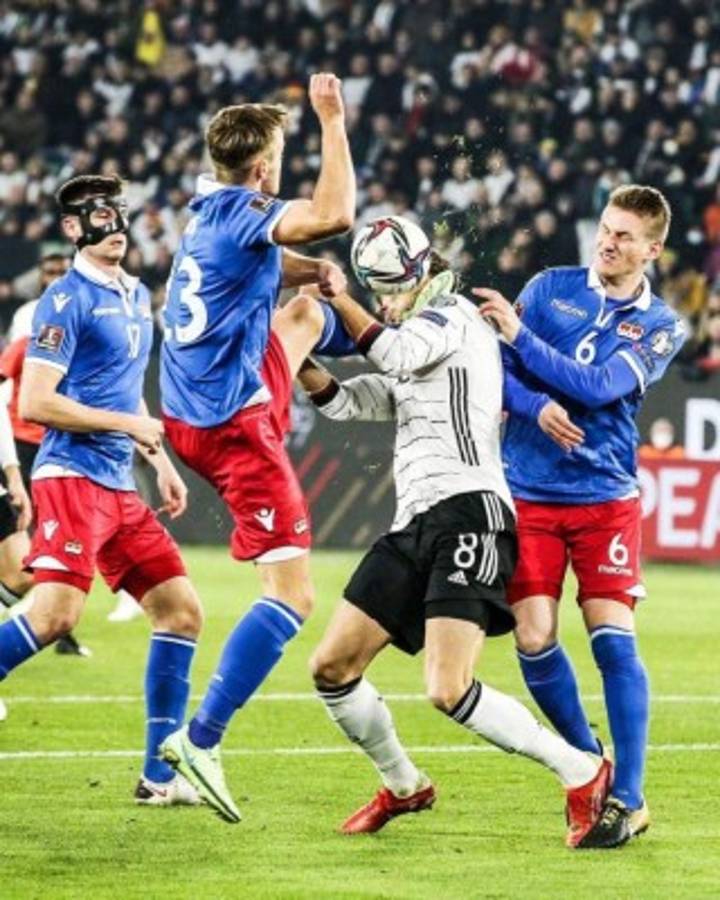 Niña corre llorando buscando a Cristiano Ronaldo y así reaccionó el portugués; Goretzka recibe patada criminal