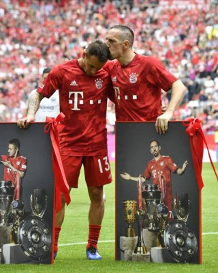 NO SE VIO EN TV: Ribéry celebra a lo CR7, el desliz de Robben y el gran mosaico del Bayern Munich en su despedida