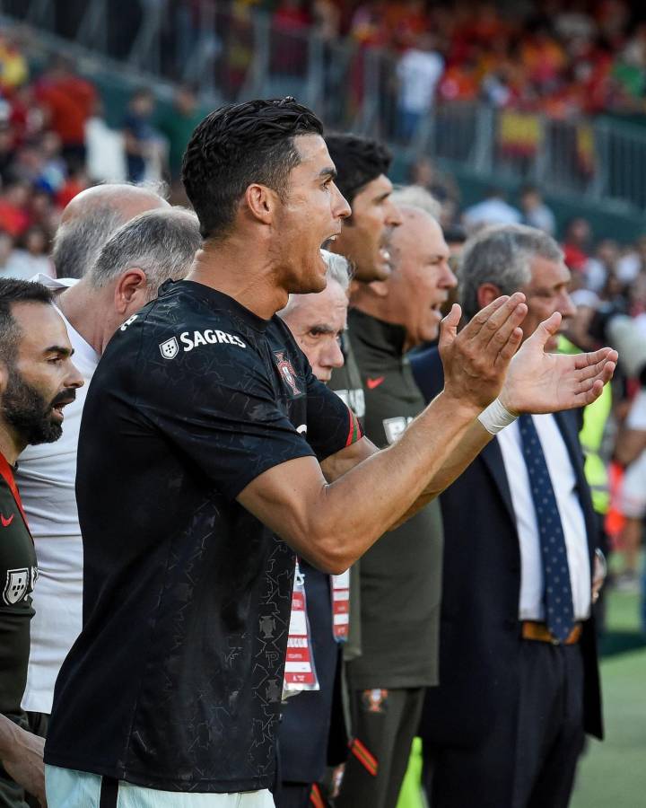 Cristiano Ronaldo en modo entrenador y su gesto con figura del Real Madrid en el España-Portugal de la Liga Naciones